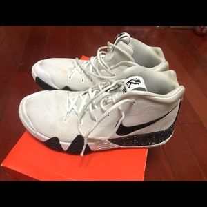 Nike Kyrie 4  zoom basketball shoes